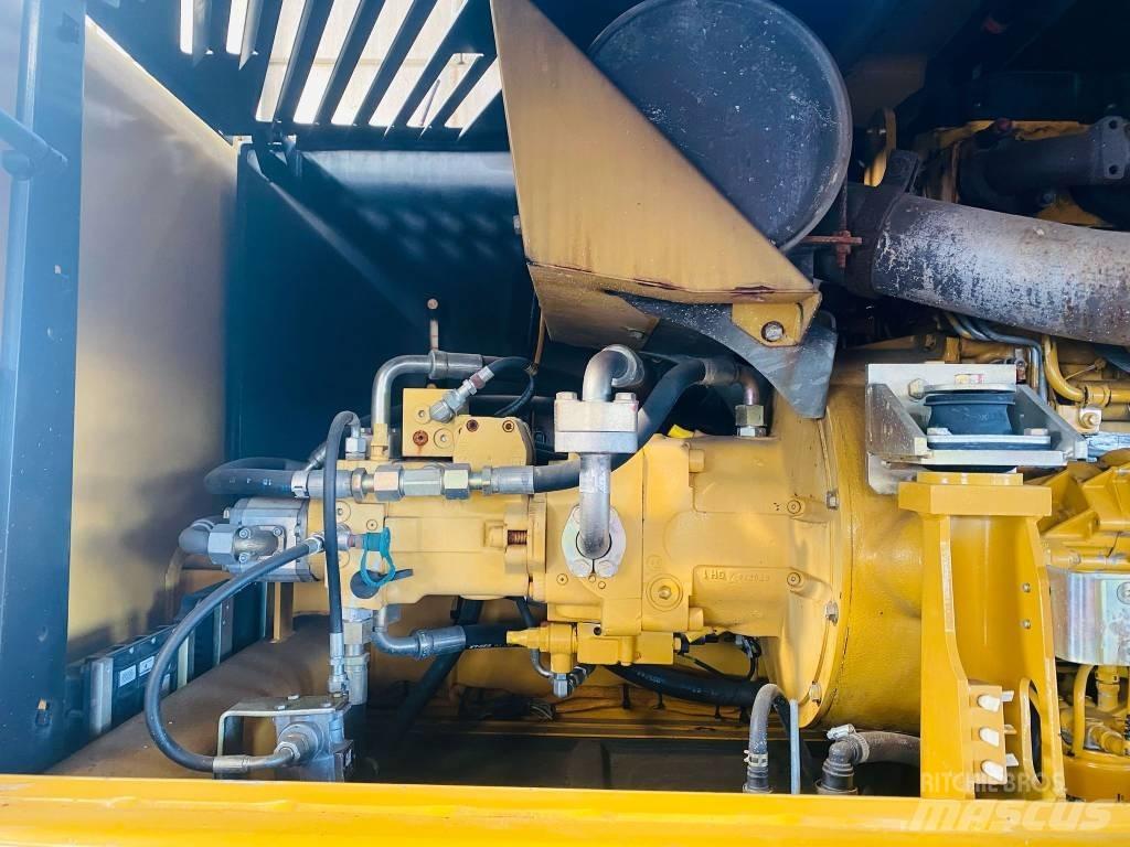 CAT M 318 D ホイール式油圧ショベル（パワーショベル・ユンボ・バックホー）