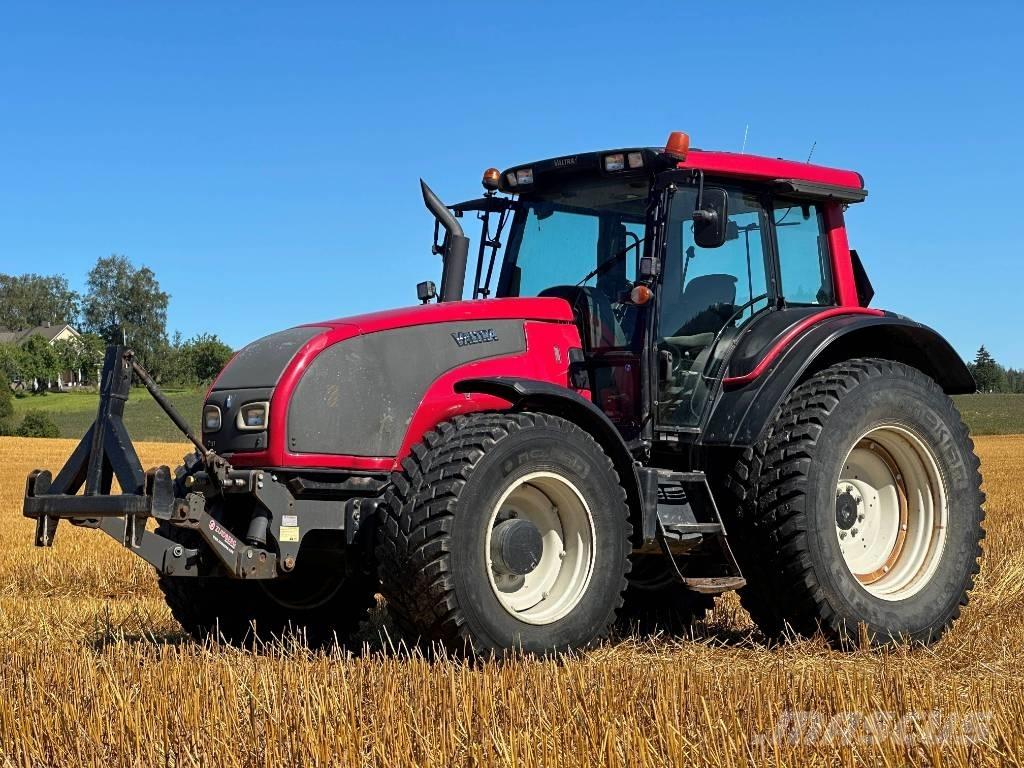 Valtra T 151 トラクター