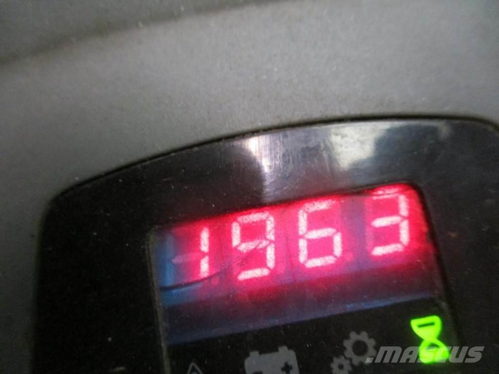 Toyota LPE 200 ローリフトとプラットフォーム