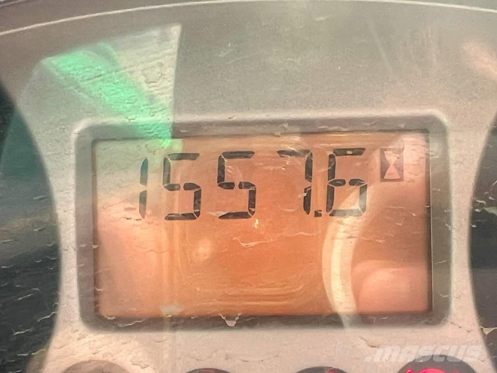 Bobcat S630 スキッドステアローダー