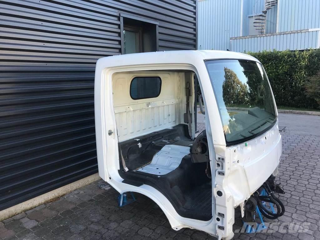 Renault Maxity キャビン及び内装
