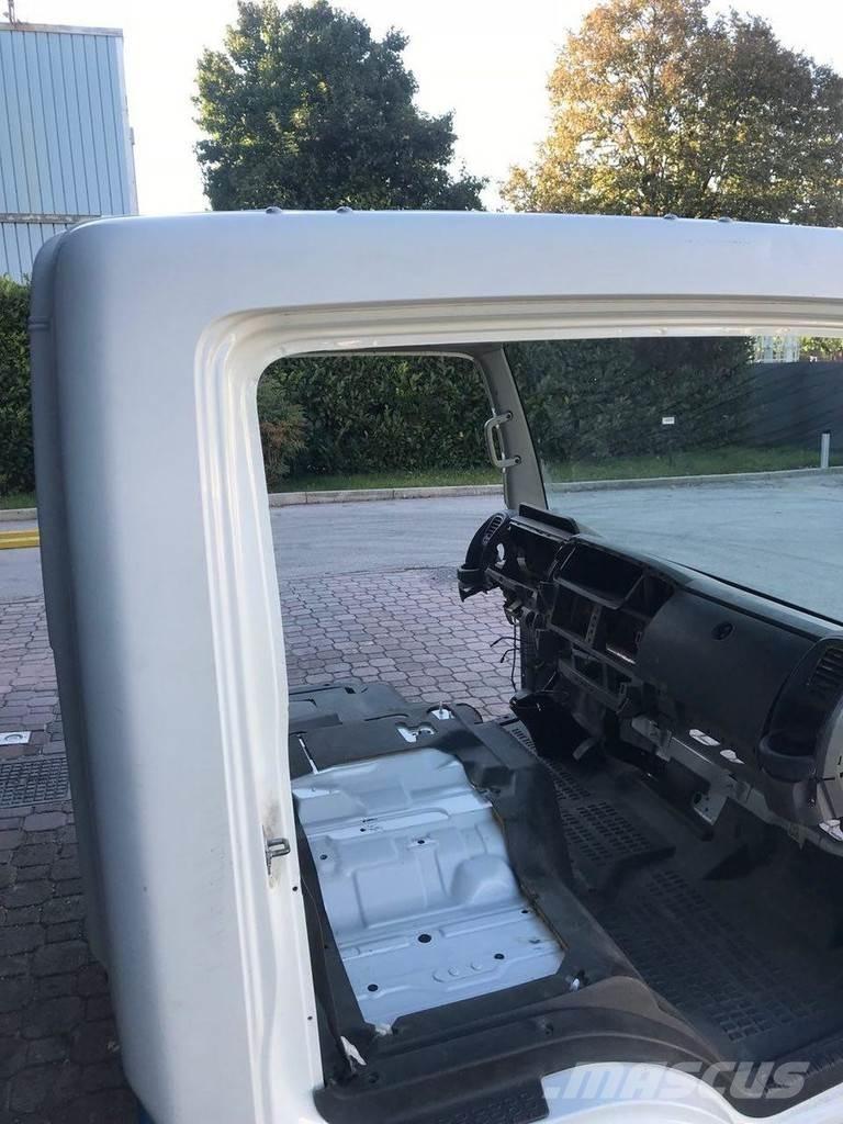 Renault Maxity キャビン及び内装