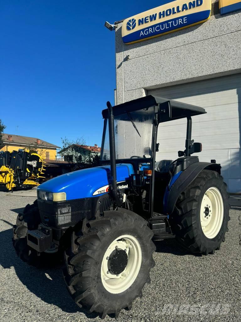 New Holland TN 70 トラクター