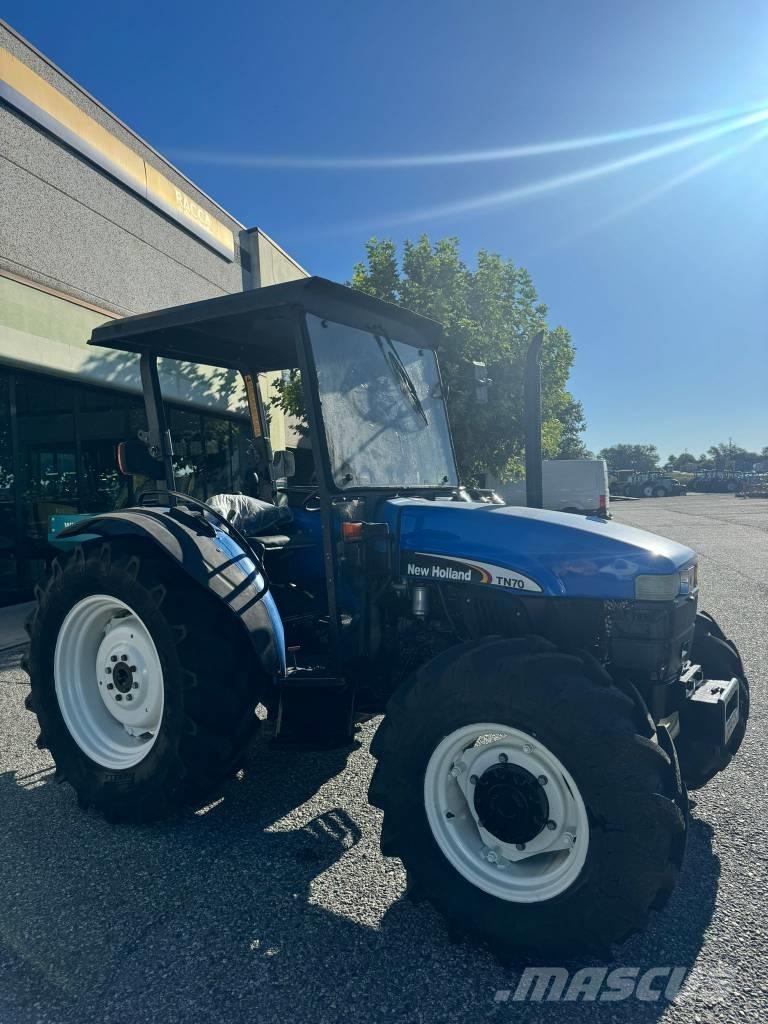 New Holland TN 70 トラクター