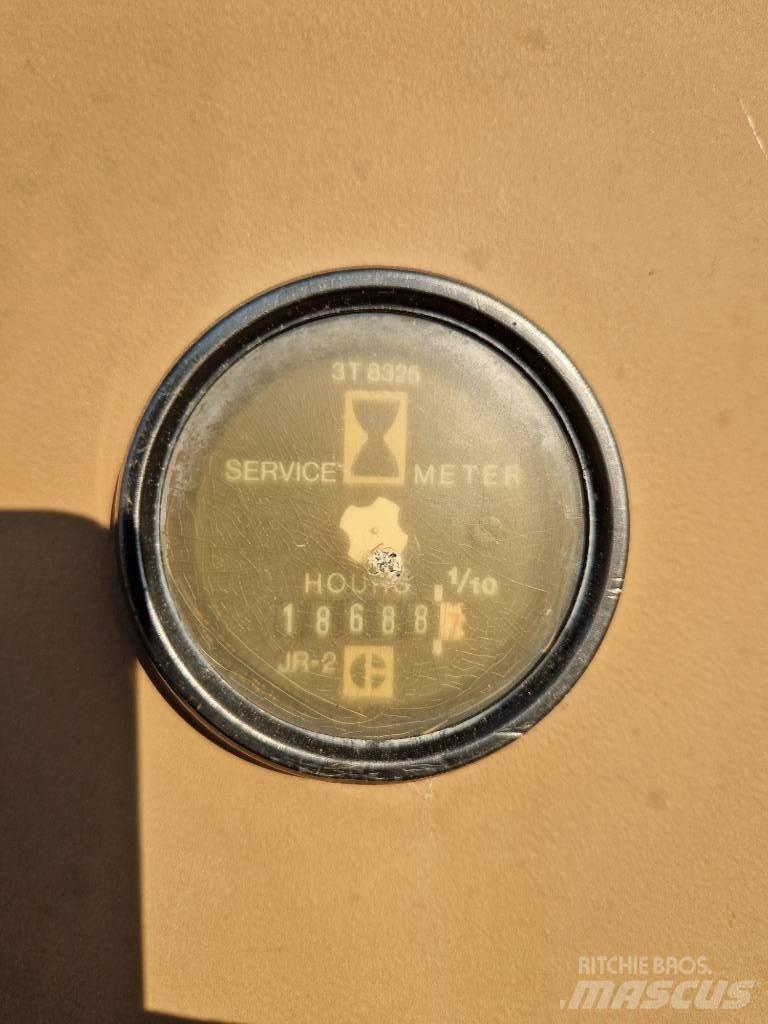 CAT 225 D LC 大型油圧ショベル12t以上（パワーショベル・ユンボ）