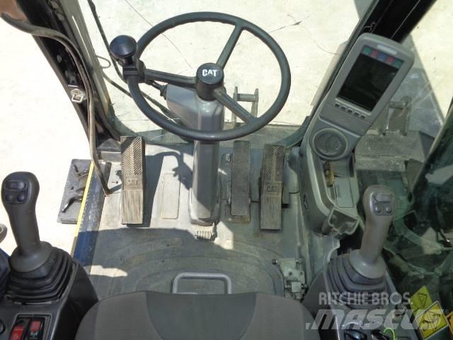 CAT M 318 D ホイール式油圧ショベル（パワーショベル・ユンボ・バックホー）