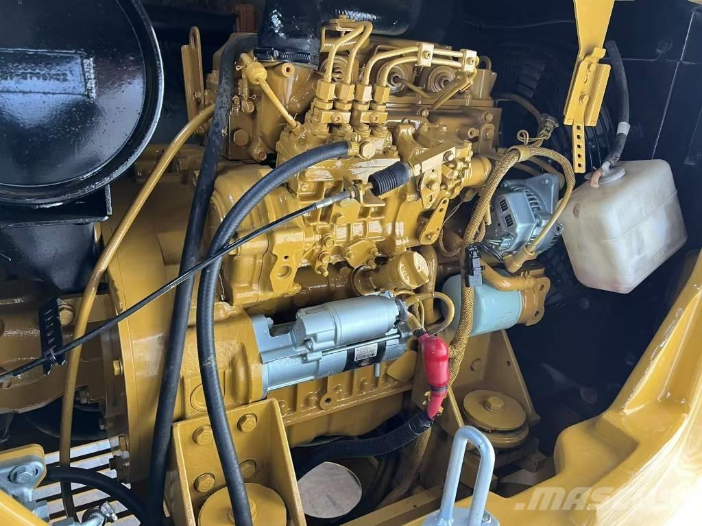 CAT 305.5 ミニ油圧ショベル 7t以下（ミニユンボ・ミニディガー）