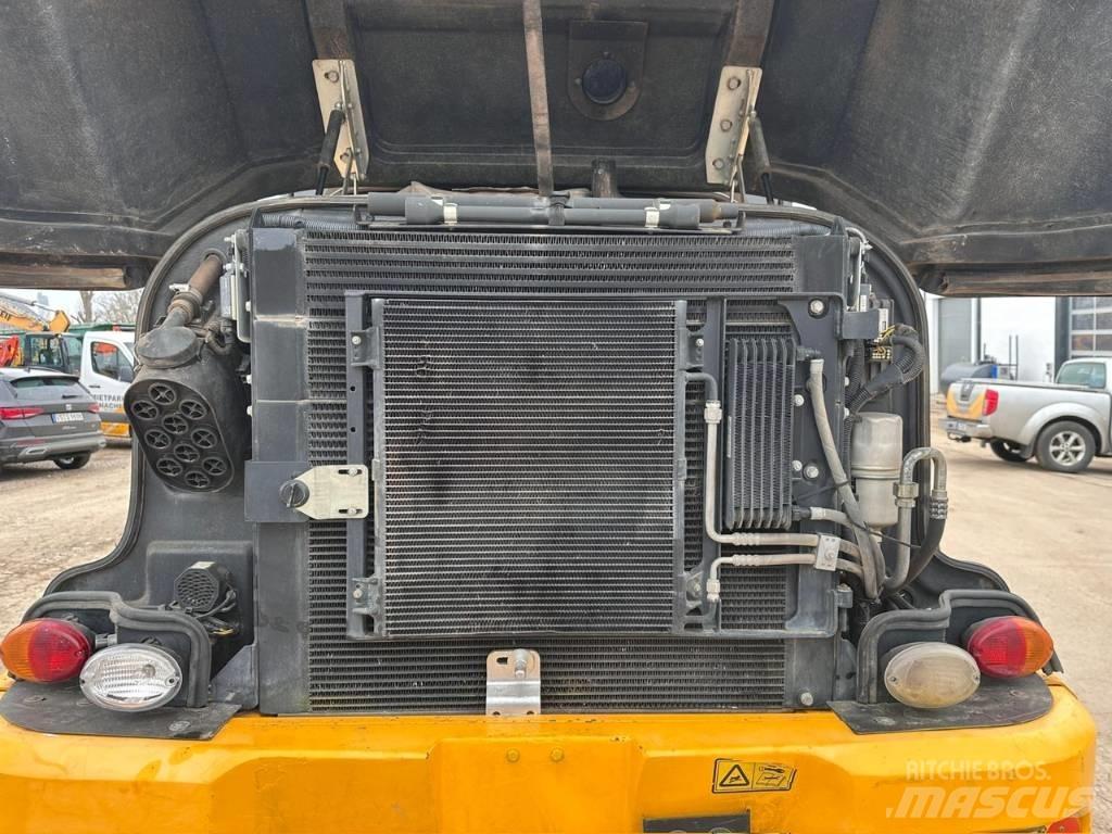 JCB TM 320 S テレスコーピックハンドラー