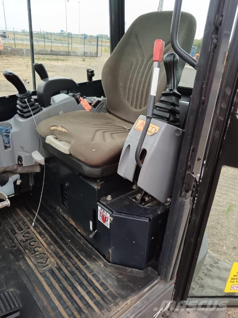 Kubota U 27-4 ミニ油圧ショベル 7t以下（ミニユンボ・ミニディガー）