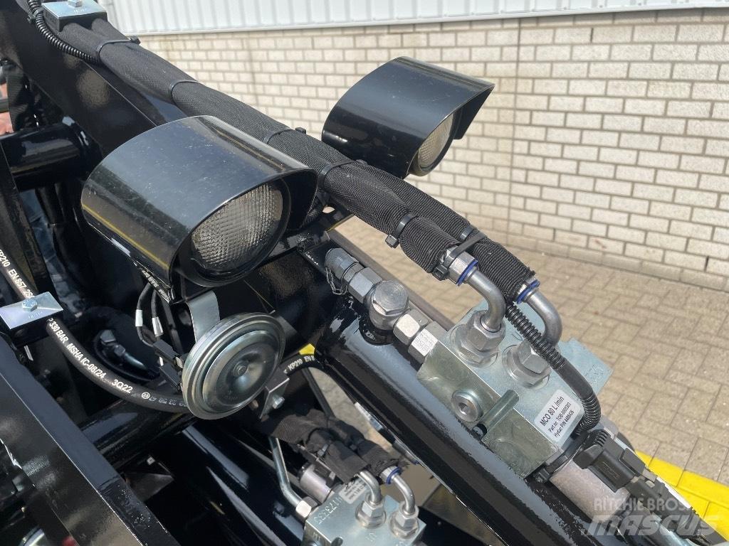 GiANT G 2200 E ホイールローダー・タイヤショベル