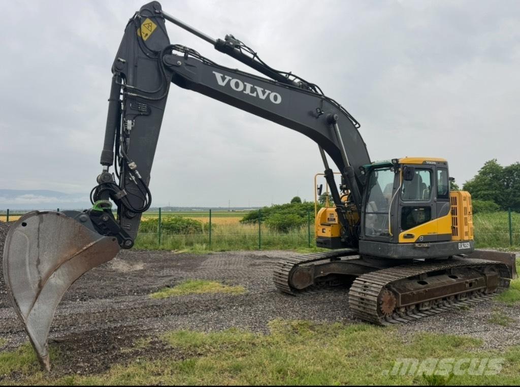 Volvo ECR235DL 大型油圧ショベル12t以上（パワーショベル・ユンボ）