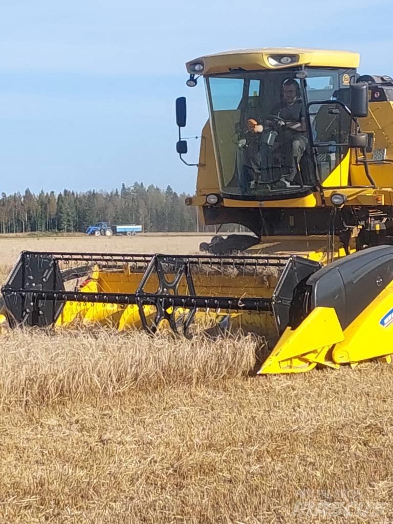 New Holland TC 5050 コンバイン
