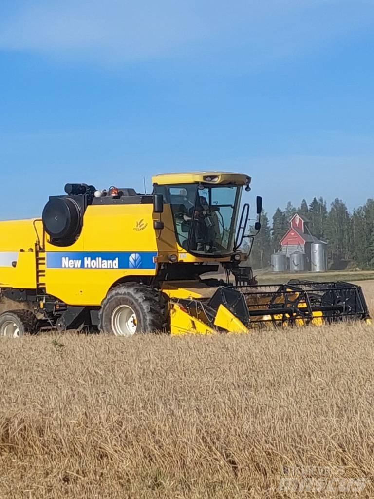 New Holland TC 5050 コンバイン