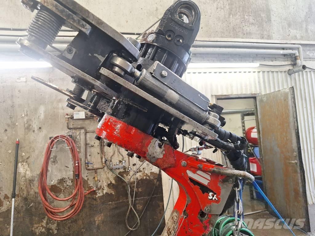 Komatsu S82 ハーベスタヘッド
