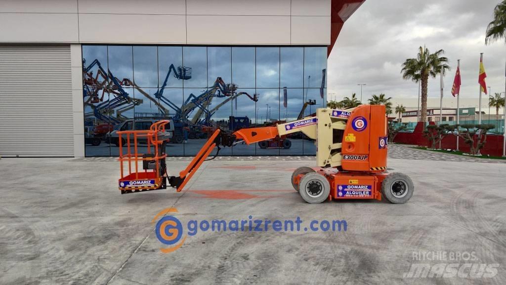 JLG E 300 AJP ブームリフト　屈伸型