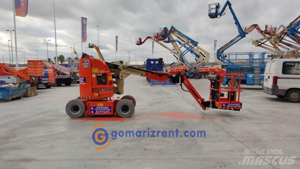 JLG E 300 AJP ブームリフト　屈伸型