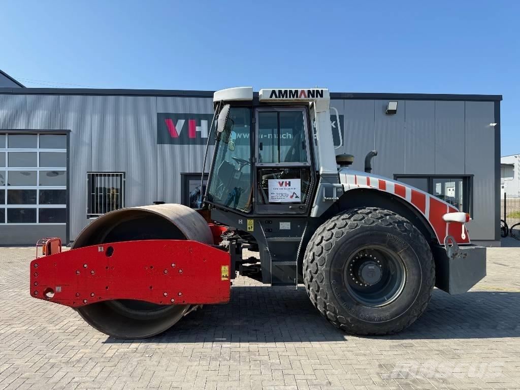 Ammann ASC 110 振動ローラ