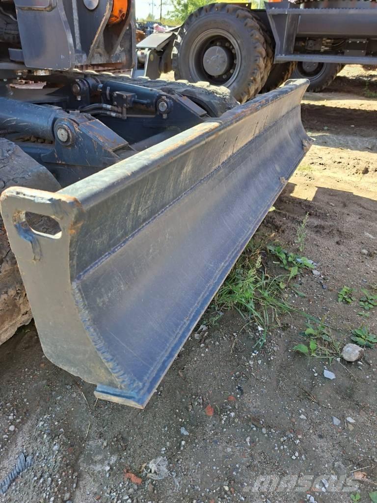 Doosan DX 85 R-3 中型油圧ショベル 7ｔ-12ｔ（ユンボ・パワーショベル・バックホー）