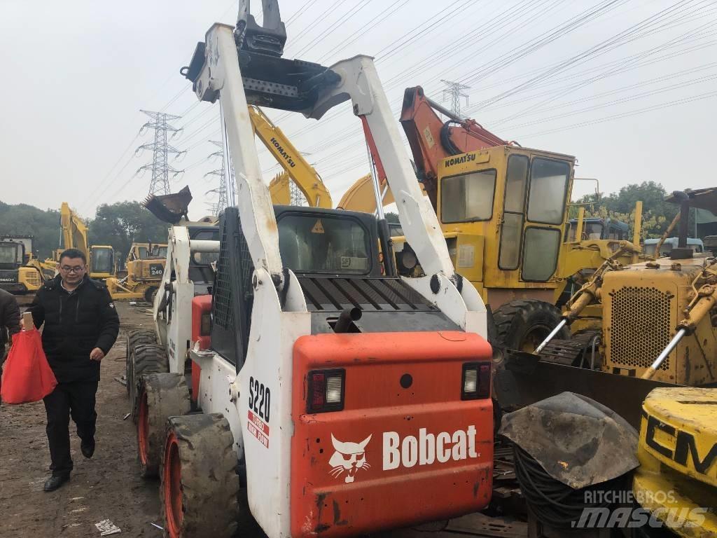 Bobcat S 220 スキッドステアローダー