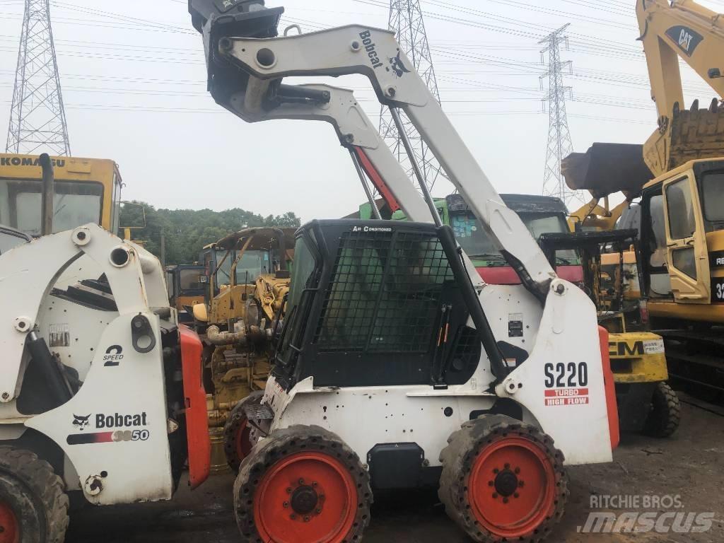 Bobcat S 220 スキッドステアローダー