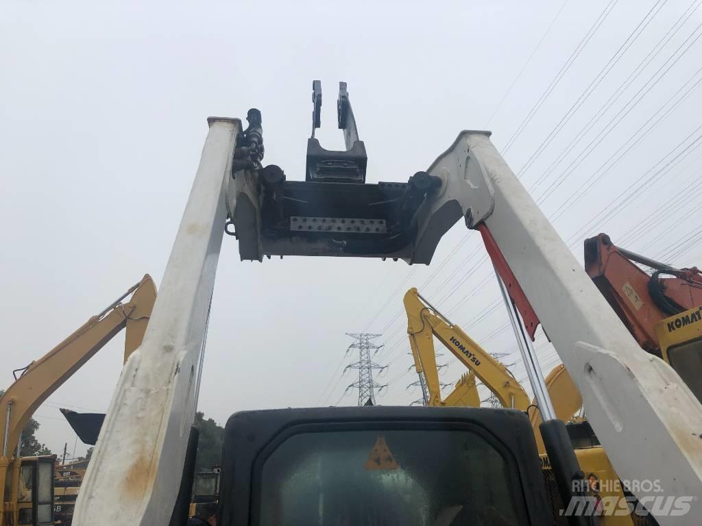 Bobcat S 220 スキッドステアローダー