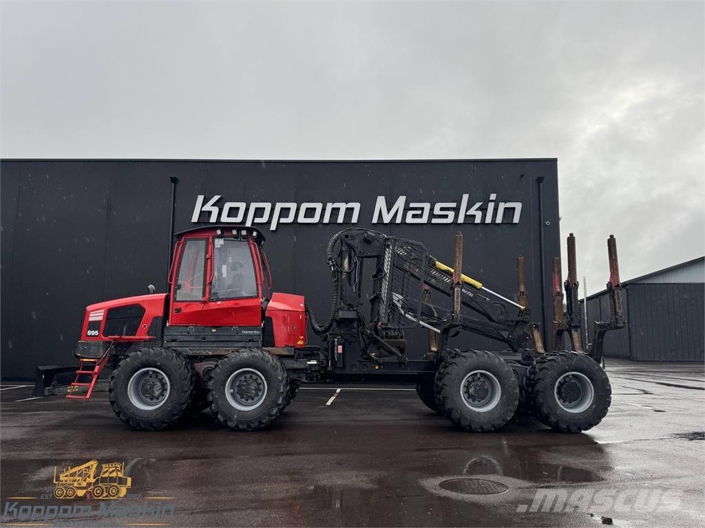 Komatsu 895 フォワーダー