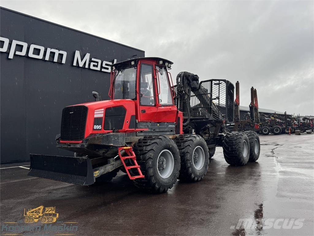 Komatsu 895 フォワーダー