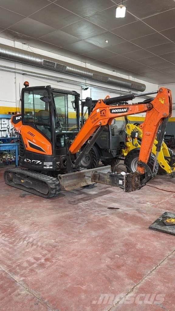 Doosan DX 27 Z ミニ油圧ショベル 7t以下（ミニユンボ・ミニディガー）
