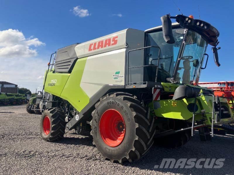 CLAAS TRION 750 コンバイン