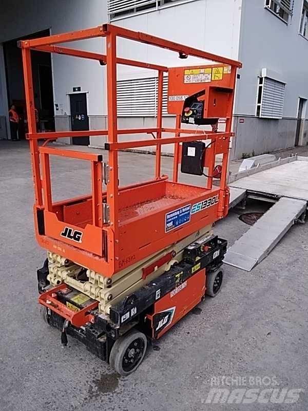 JLG ES 1330 L シザースリフト