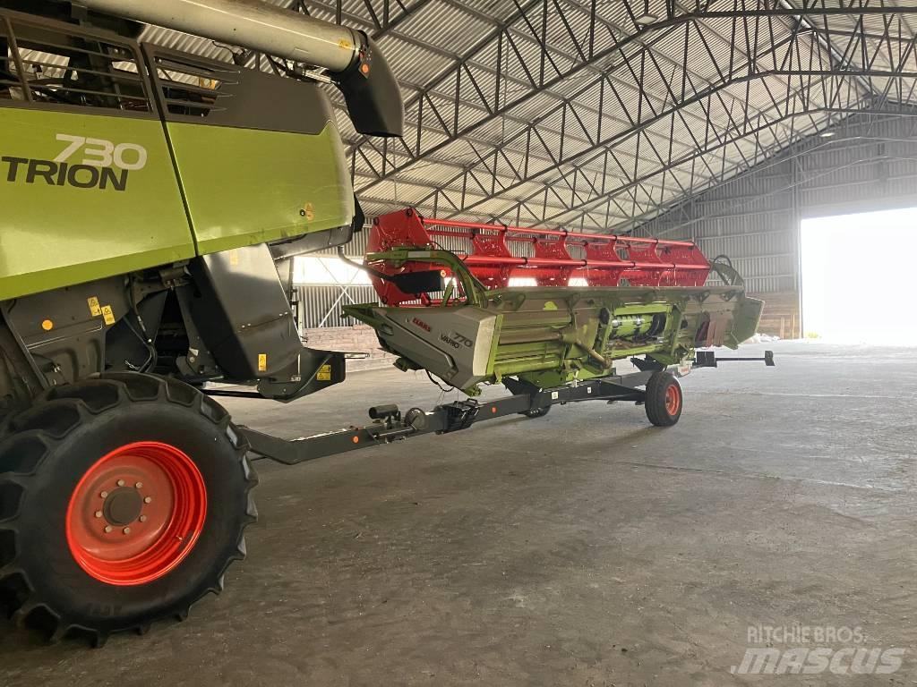 CLAAS Trion 730 コンバイン