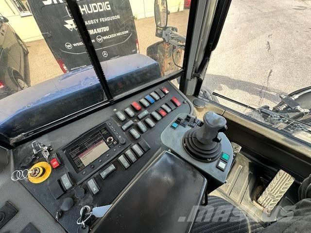Huddig 1260B City バックホーローダー