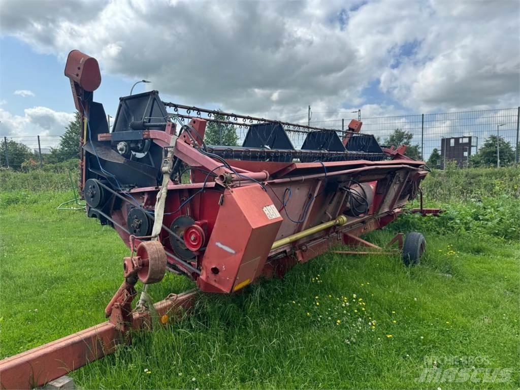Case IH 1680 Axial コンバイン