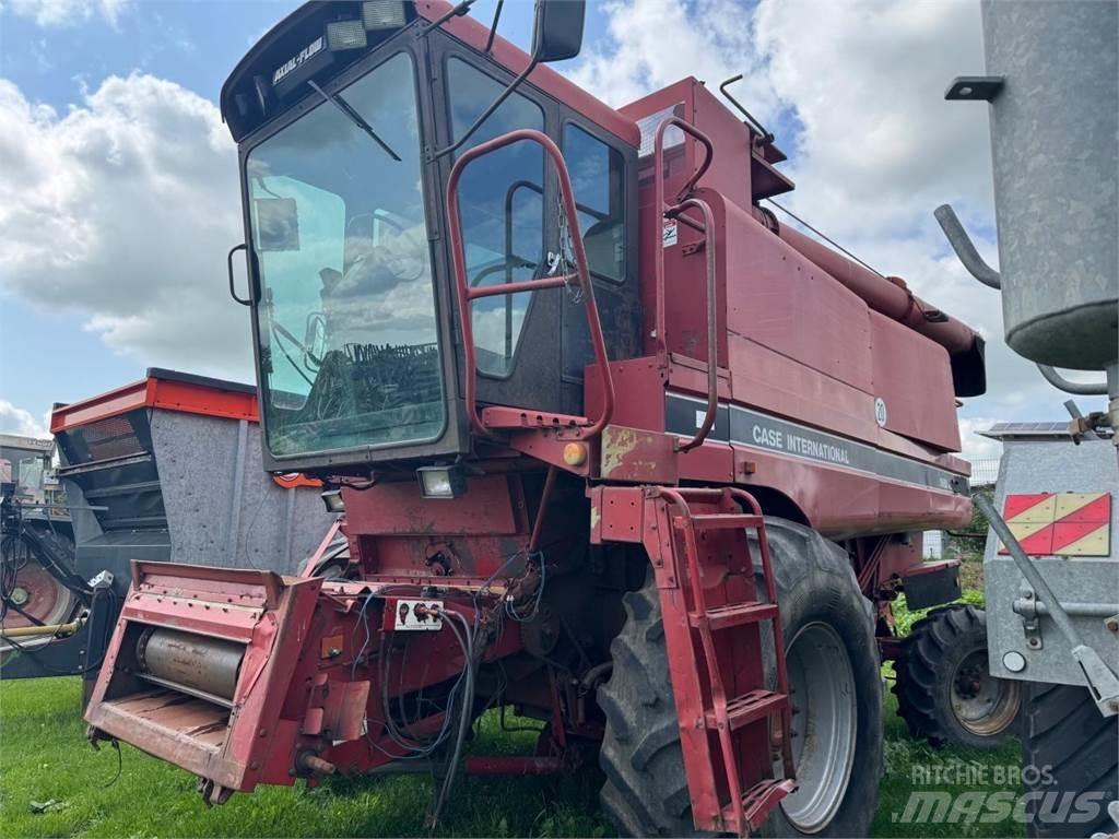Case IH 1680 Axial コンバイン