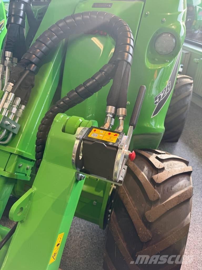 Avant 528 スキッドステアローダー