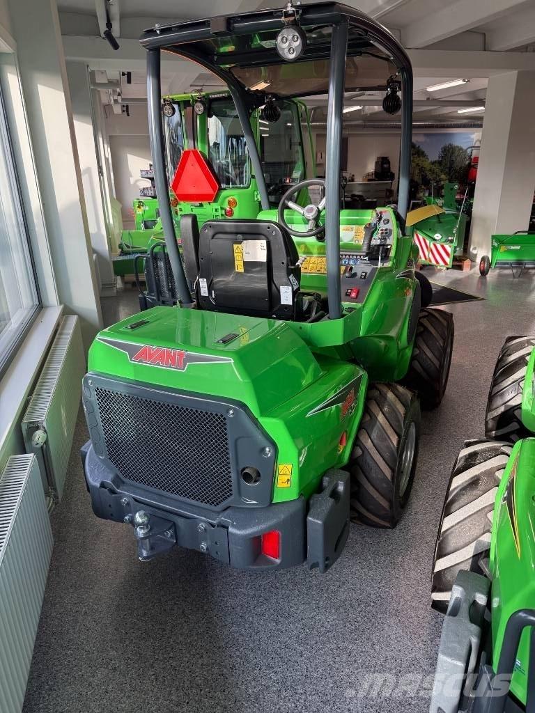 Avant 528 スキッドステアローダー