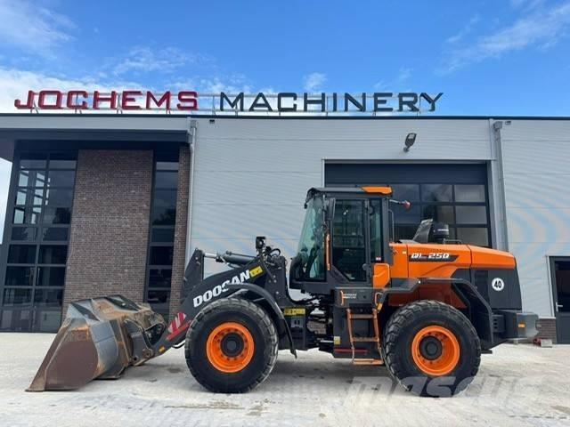 Doosan DL 250-7 ホイールローダー・タイヤショベル