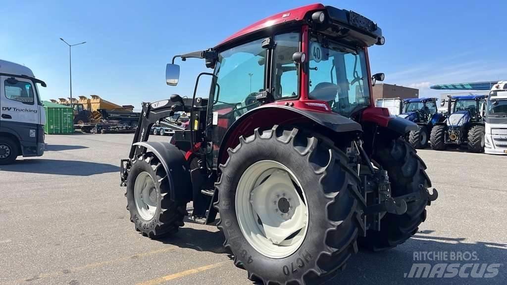 Valtra A75 Tractor トラクター