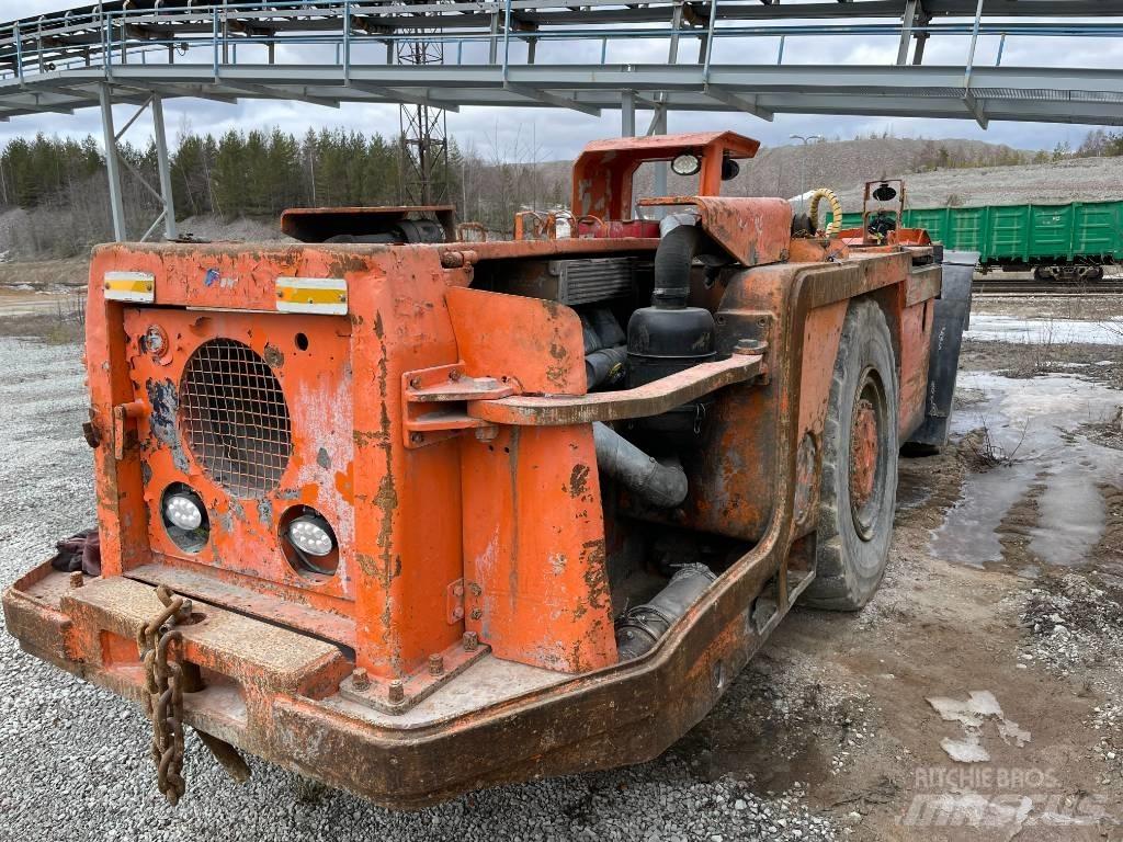 Sandvik Toro 301 地下ローダー