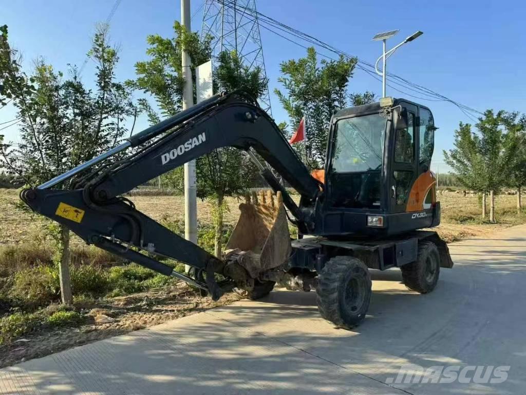 Doosan DX 60 ミニ油圧ショベル 7t以下（ミニユンボ・ミニディガー）