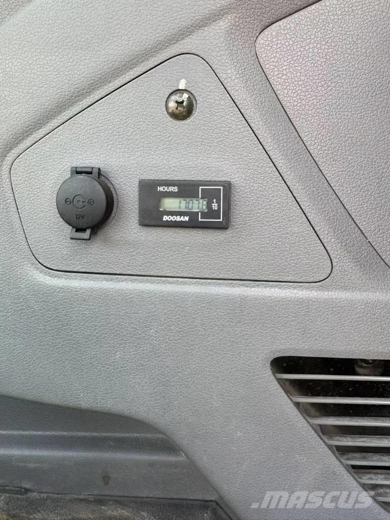 Doosan DX 60 ミニ油圧ショベル 7t以下（ミニユンボ・ミニディガー）