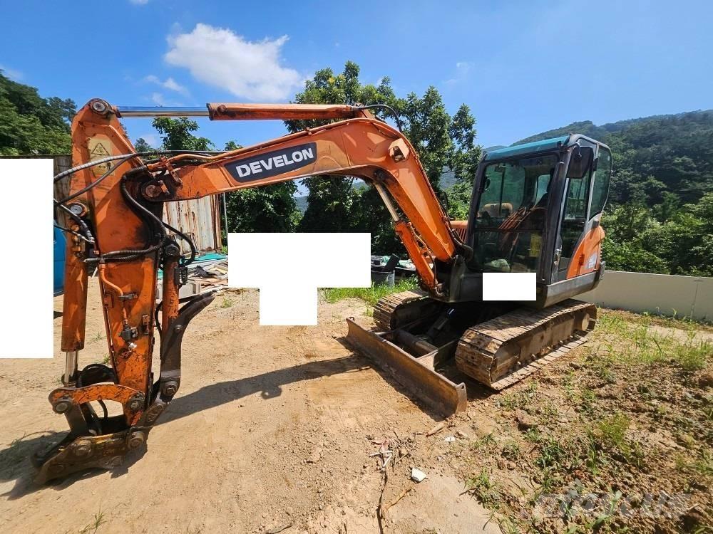 Doosan DX 55 ミニ油圧ショベル 7t以下（ミニユンボ・ミニディガー）