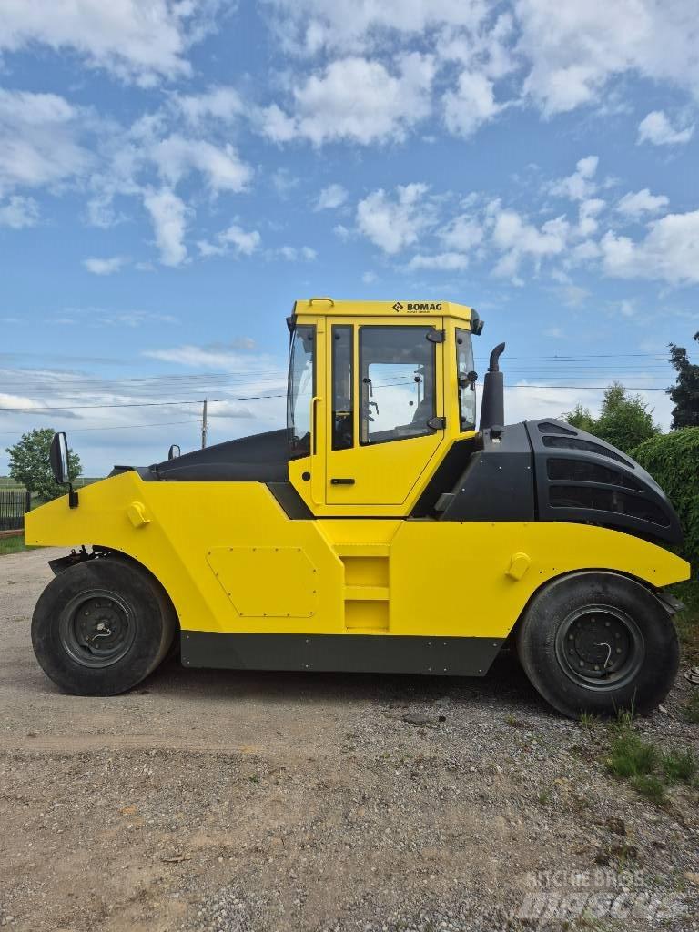 Bomag BW 24 R H タイヤローラ