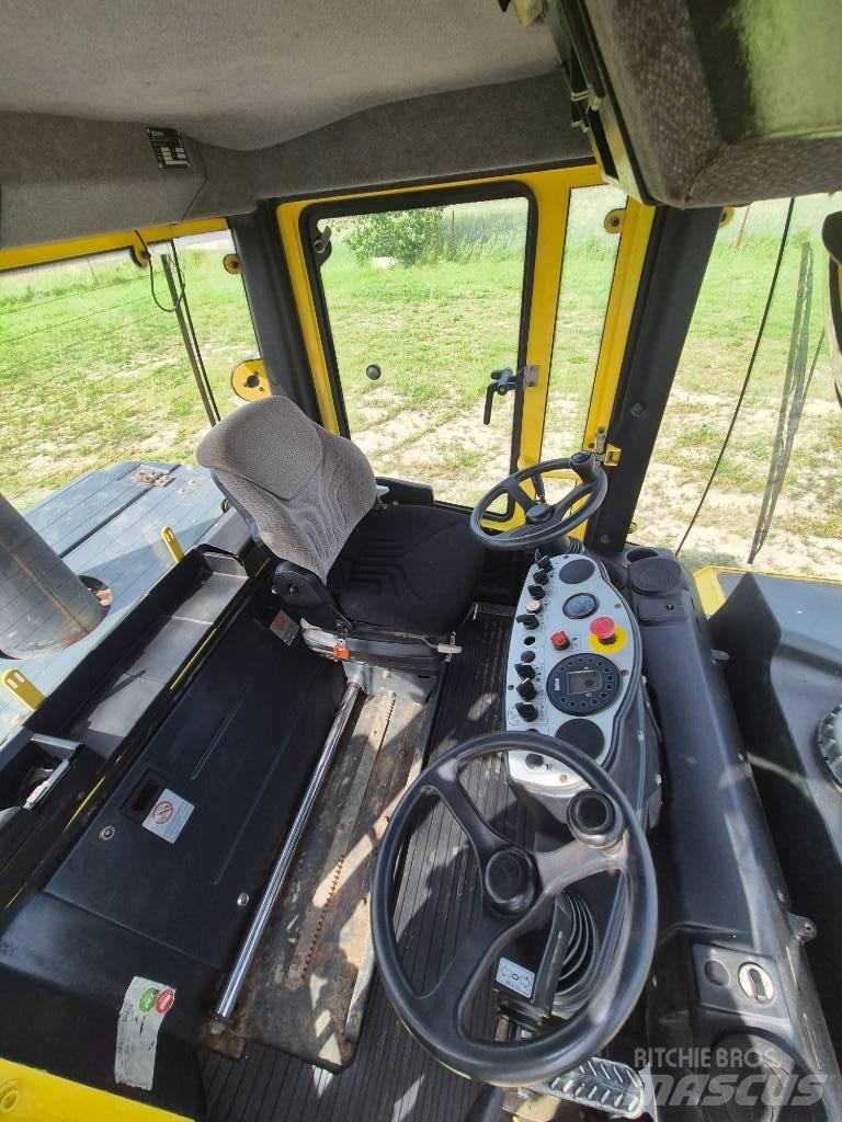 Bomag BW 24 R H タイヤローラ