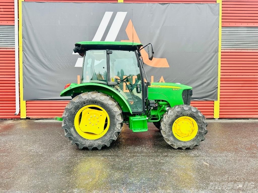 John Deere 5055 E トラクター