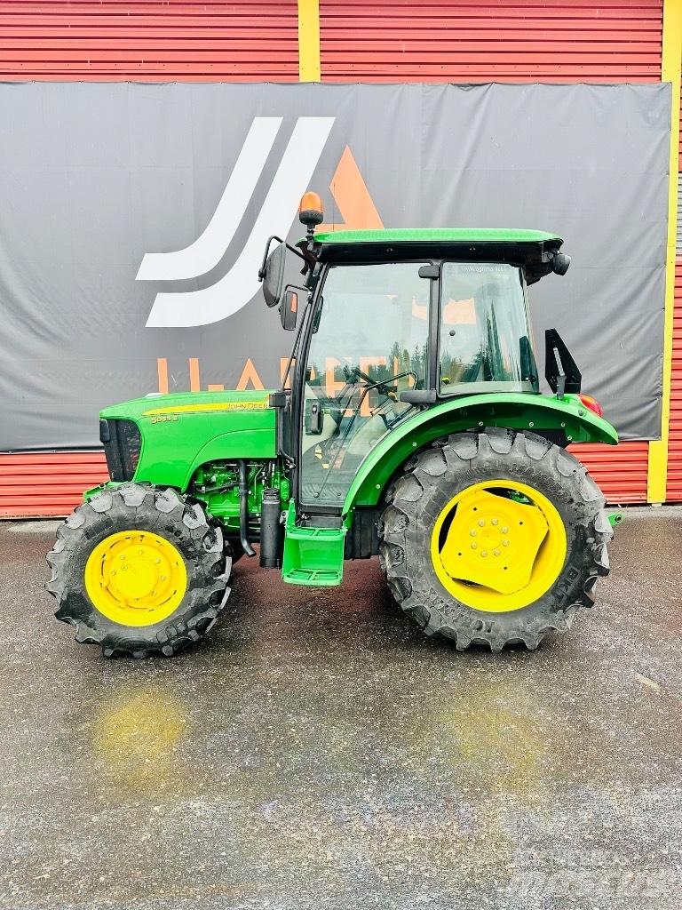 John Deere 5055 E トラクター