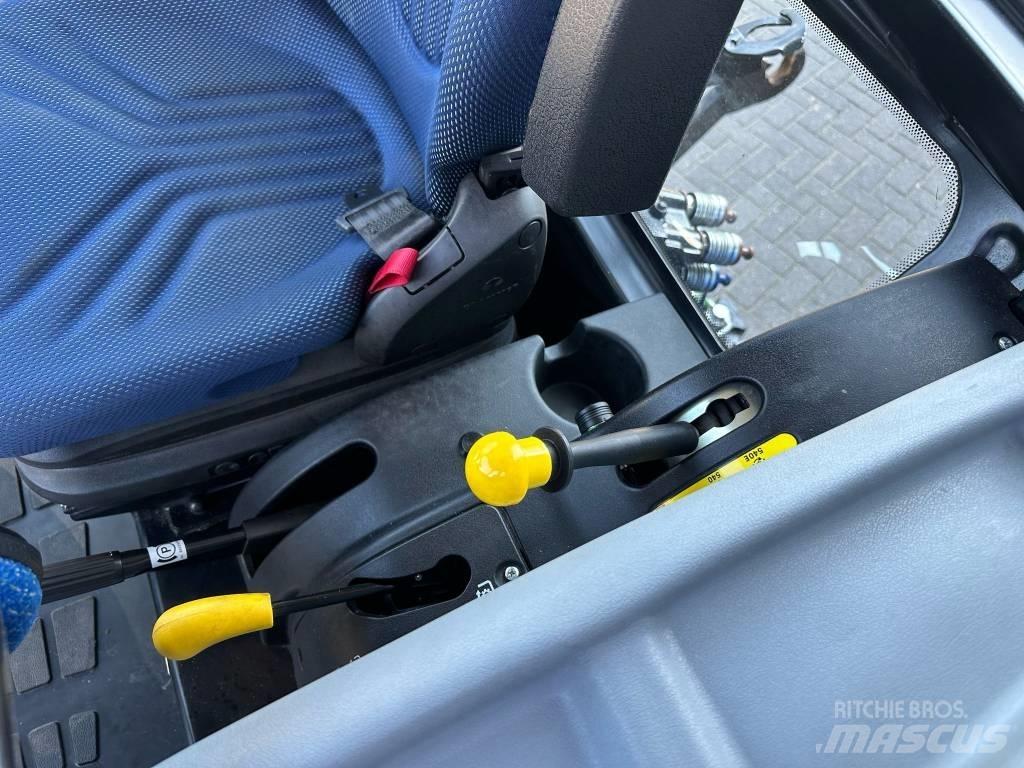 New Holland T4.75 S トラクター