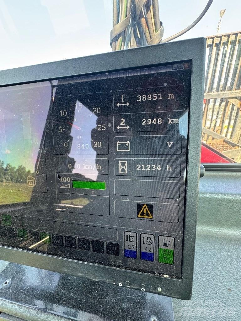 Komatsu 840.4 フォワーダー