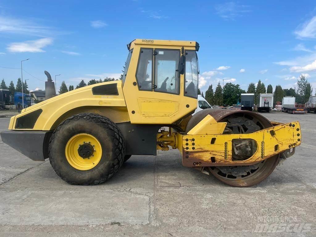 Bomag BW213 DH-4 振動ローラ