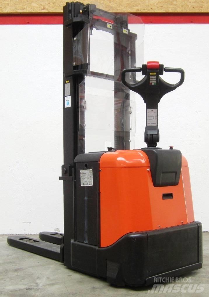 BT SPE 200 ウォーキンフォークリフト